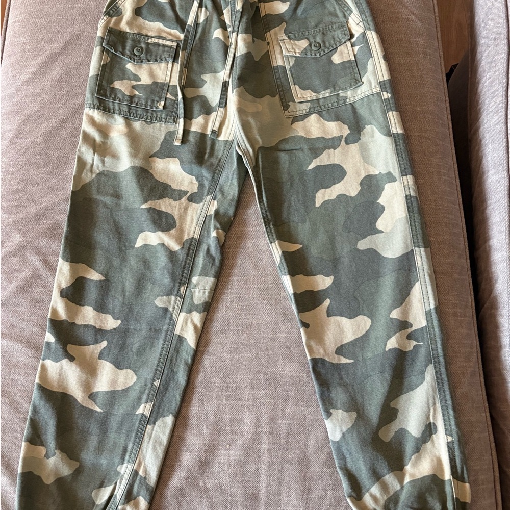 Aerie Green Camouflage Pants